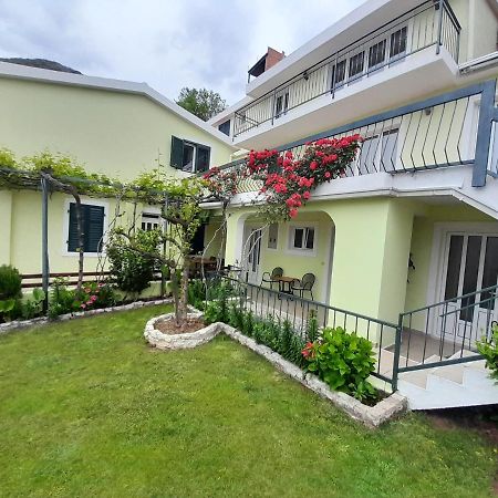Apartments Simo Petrovac Zewnętrze zdjęcie