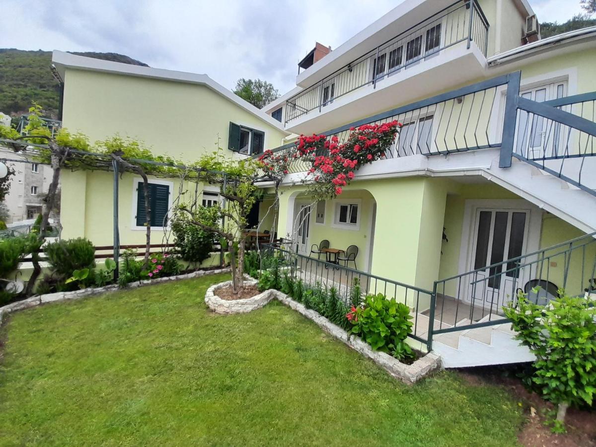 Apartments Simo Petrovac Zewnętrze zdjęcie